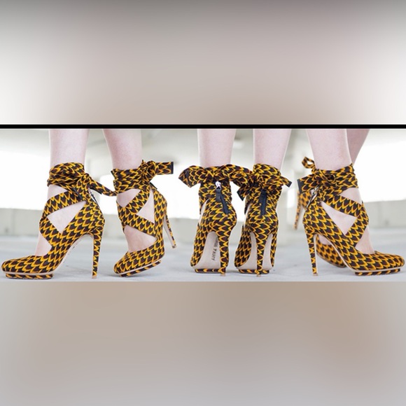 Elegant Patterned Women's Heels with Ribbon Ties - Picture 1 of 8